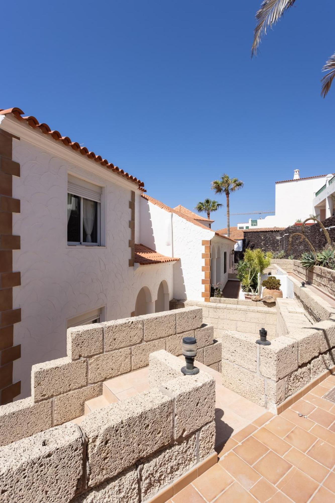 Casa Naranja: Family-Friendly Villa with Heated Pool and BBQ Poris de Abona Exterior photo